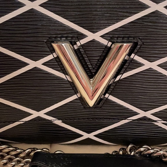 Louis Vuitton Twist Eli Malletage PM Black and White Cross Body Bag - Picture 2 of 7